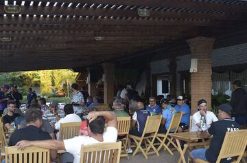 Jugadores reunidos en el sector social de Los Cedros